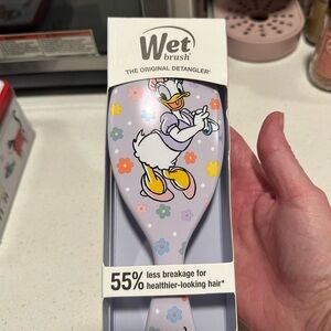 Disney Wet Detangler Brush with Daisy Duck in Purple and White